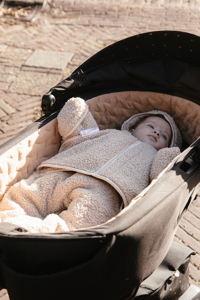 Teddy Beige: Luxe en nuttig kraamcadeau idee voor een newborn